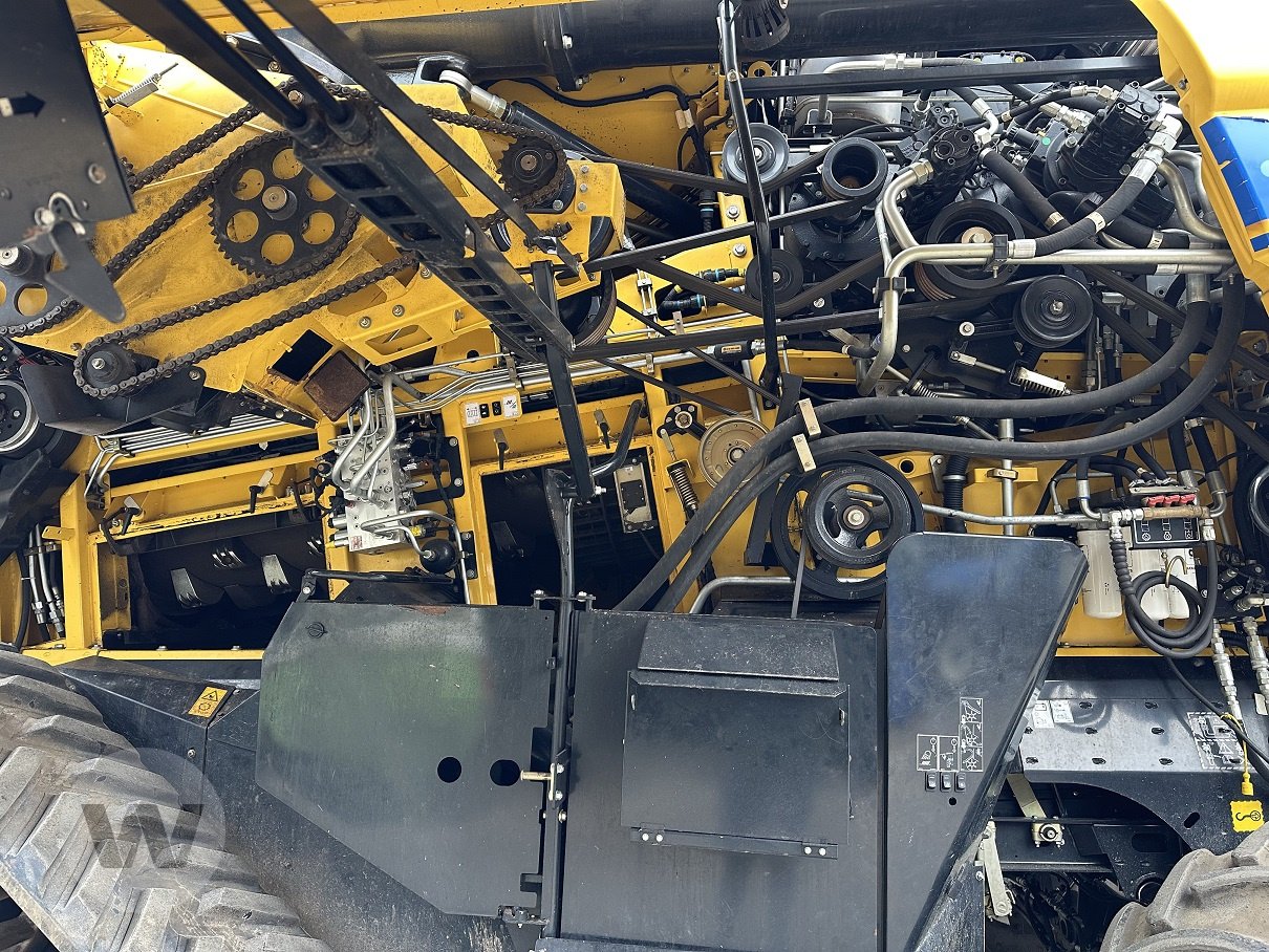 Mähdrescher des Typs New Holland CR 10.90, Gebrauchtmaschine in Jördenstorf (Bild 7)
