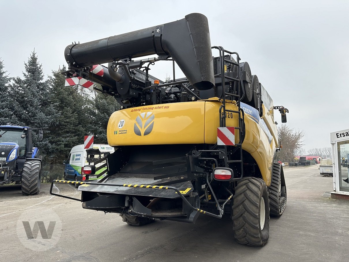 Mähdrescher des Typs New Holland CR 10.90, Gebrauchtmaschine in Jördenstorf (Bild 9)