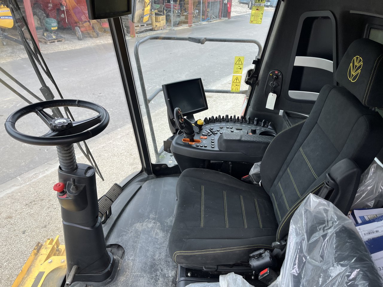 Mähdrescher of the type New Holland CR 7.80 REVELATION, Gebrauchtmaschine in VERT TOULON (Picture 8)