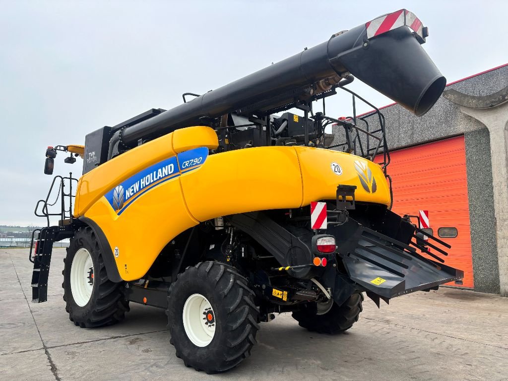 Mähdrescher del tipo New Holland CR 7.90, Gebrauchtmaschine In Baillonville (Immagine 2)