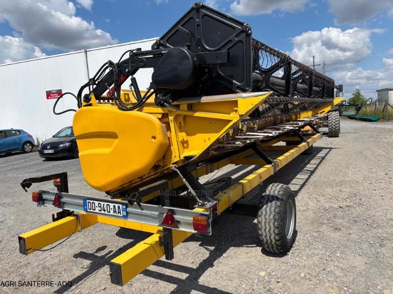 Mähdrescher of the type New Holland CR 8070, Gebrauchtmaschine in ROYE (Picture 10)