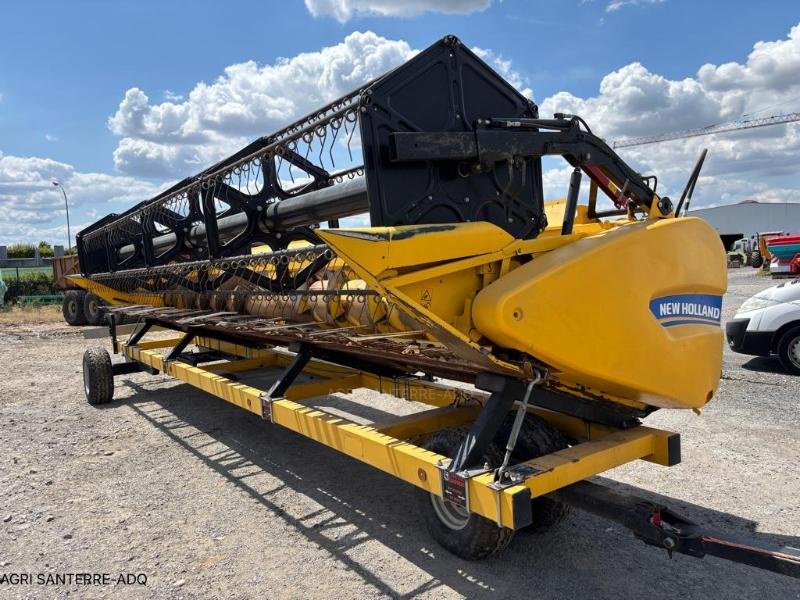 Mähdrescher of the type New Holland CR 8070, Gebrauchtmaschine in ROYE (Picture 8)