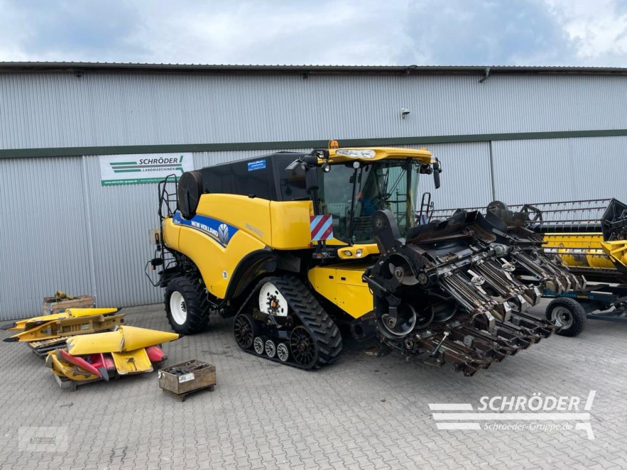 Mähdrescher tip New Holland CR 8080 + SCHNEIDWERK + MAISPFLÜCKER, Gebrauchtmaschine in Wildeshausen (Poză 2)