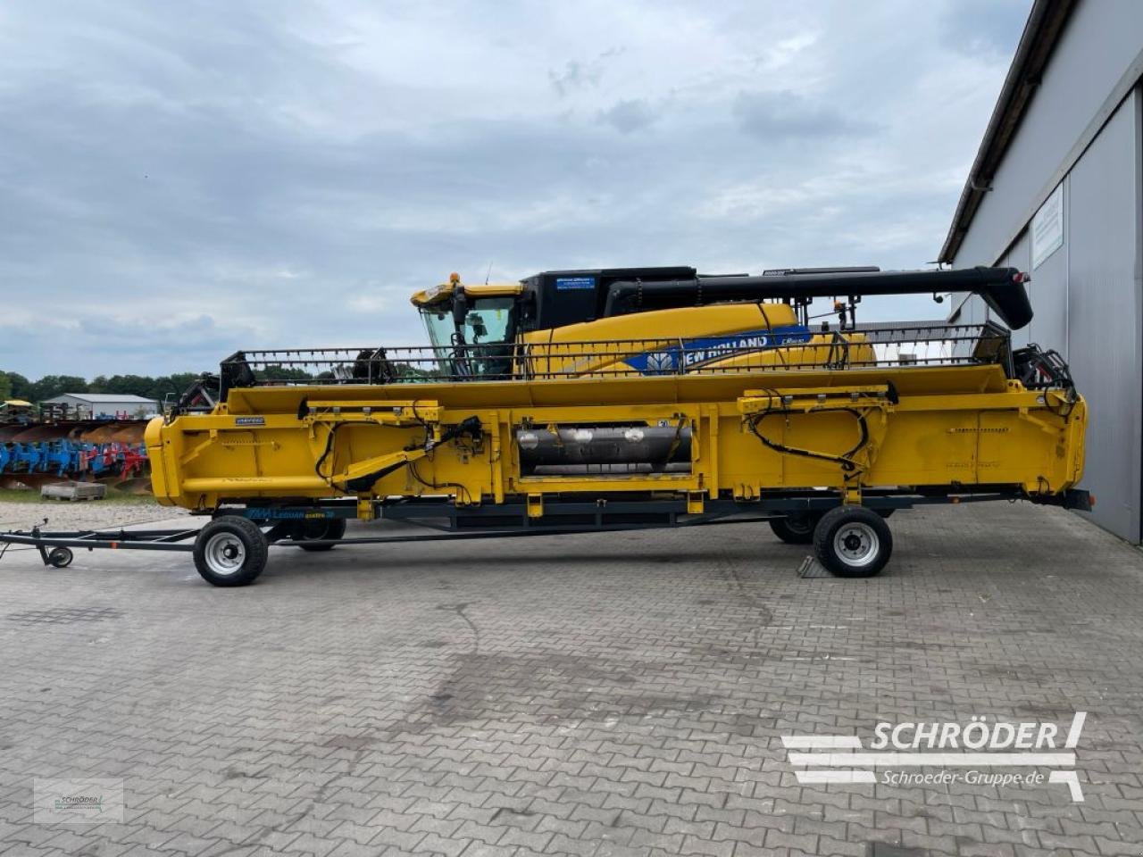 Mähdrescher tip New Holland CR 8080 + SCHNEIDWERK + MAISPFLÜCKER, Gebrauchtmaschine in Wildeshausen (Poză 5)