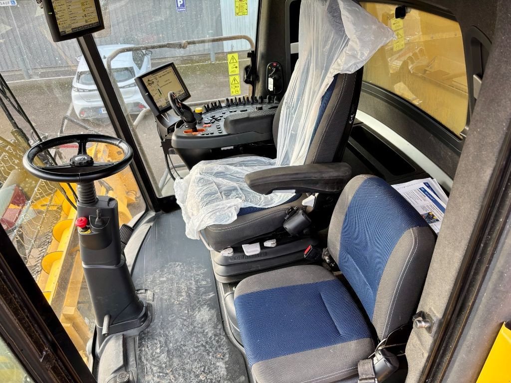 Mähdrescher of the type New Holland CR 8.80 REVELATION, Gebrauchtmaschine in VERT TOULON (Picture 10)