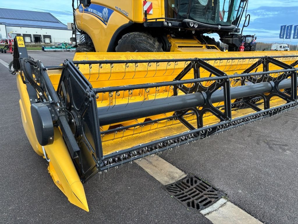 Mähdrescher of the type New Holland CR 8.80 REVELATION, Gebrauchtmaschine in VERT TOULON (Picture 3)