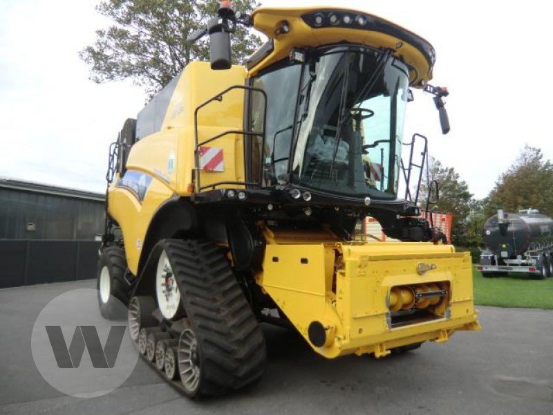 Mähdrescher des Typs New Holland CR 8.80 STAGE5 RAUPE, Neumaschine in Börm (Bild 2)