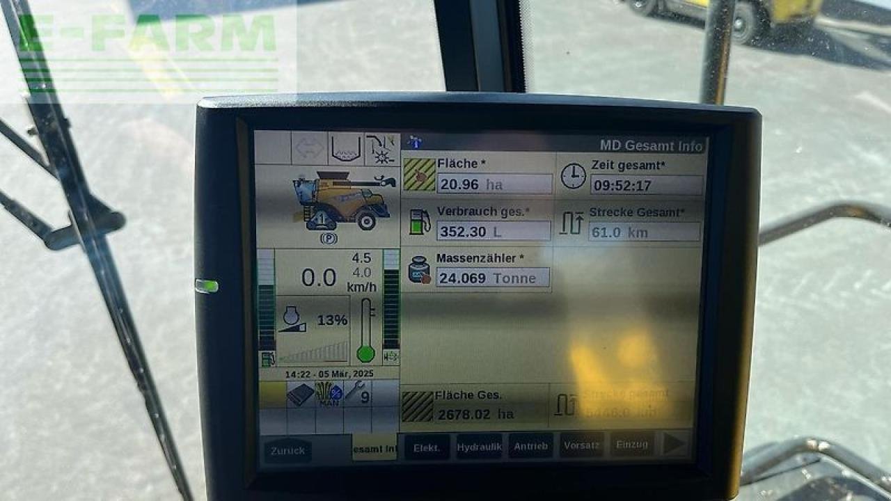 Mähdrescher типа New Holland cr 8.90 + 10,7m sw + sww intellisense, Gebrauchtmaschine в ANRODE / OT LENGEFELD (Фотография 16)