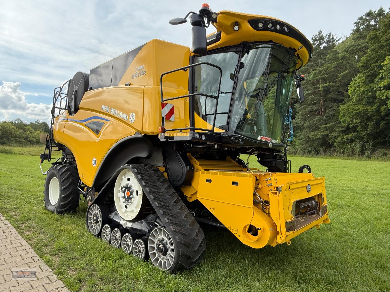 Mähdrescher типа New Holland CR 8.90 IntelliSense, Gebrauchtmaschine в Lichtenfels (Фотография 2)