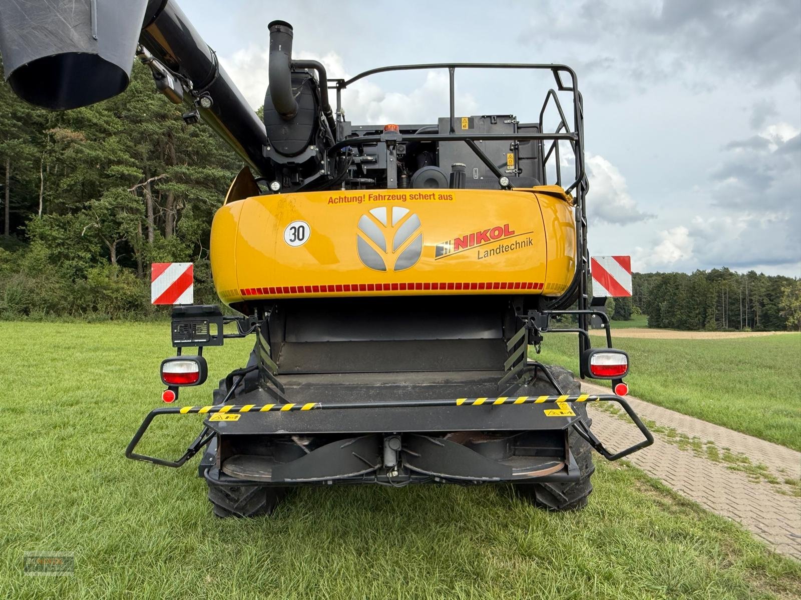 Mähdrescher типа New Holland CR 8.90 IntelliSense, Gebrauchtmaschine в Lichtenfels (Фотография 4)