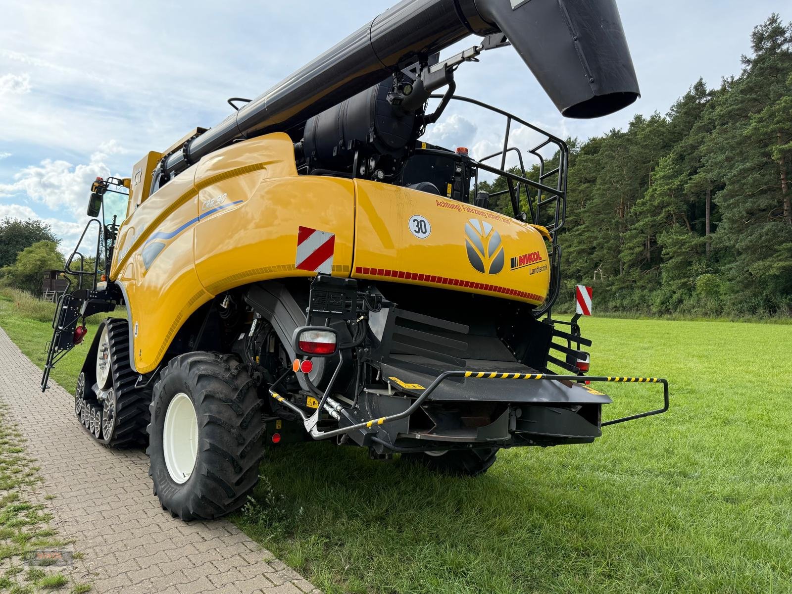 Mähdrescher типа New Holland CR 8.90 IntelliSense, Gebrauchtmaschine в Lichtenfels (Фотография 11)