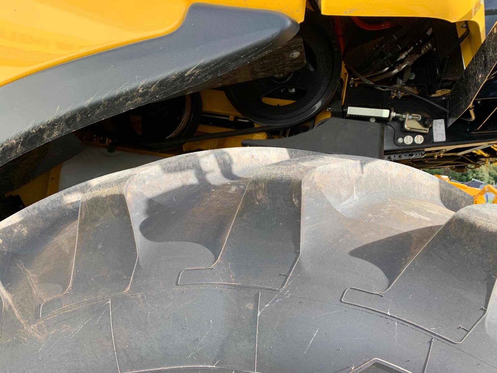 Mähdrescher of the type New Holland CR 8.90, Gebrauchtmaschine in CONDE SUR VIRE (Picture 7)