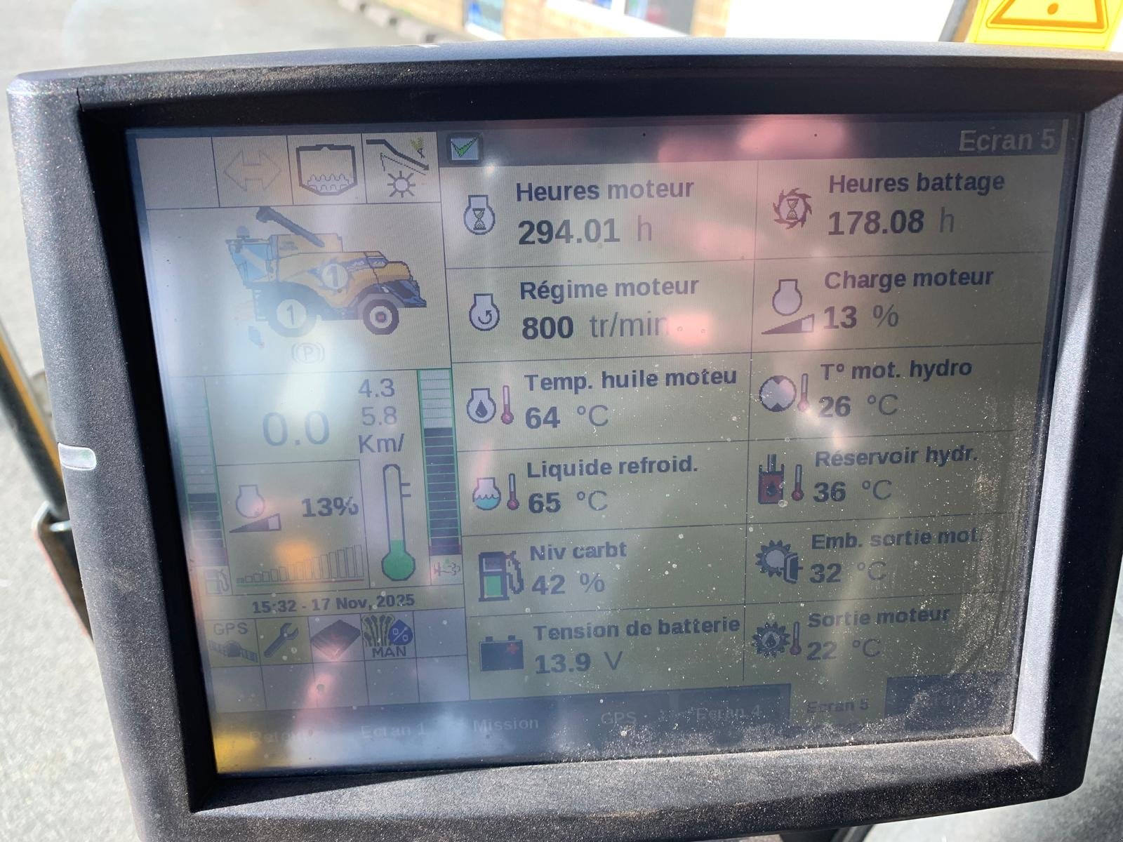 Mähdrescher of the type New Holland CR 8.90, Gebrauchtmaschine in CONDE SUR VIRE (Picture 9)