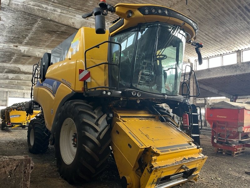 Mähdrescher tipa New Holland CR 8.90, Gebrauchtmaschine u Ebersbach (Slika 2)