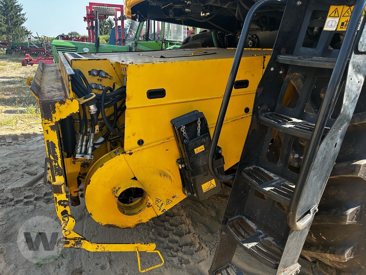 Mähdrescher des Typs New Holland CR 9070 ELEV, Gebrauchtmaschine in Dedelow (Bild 4)