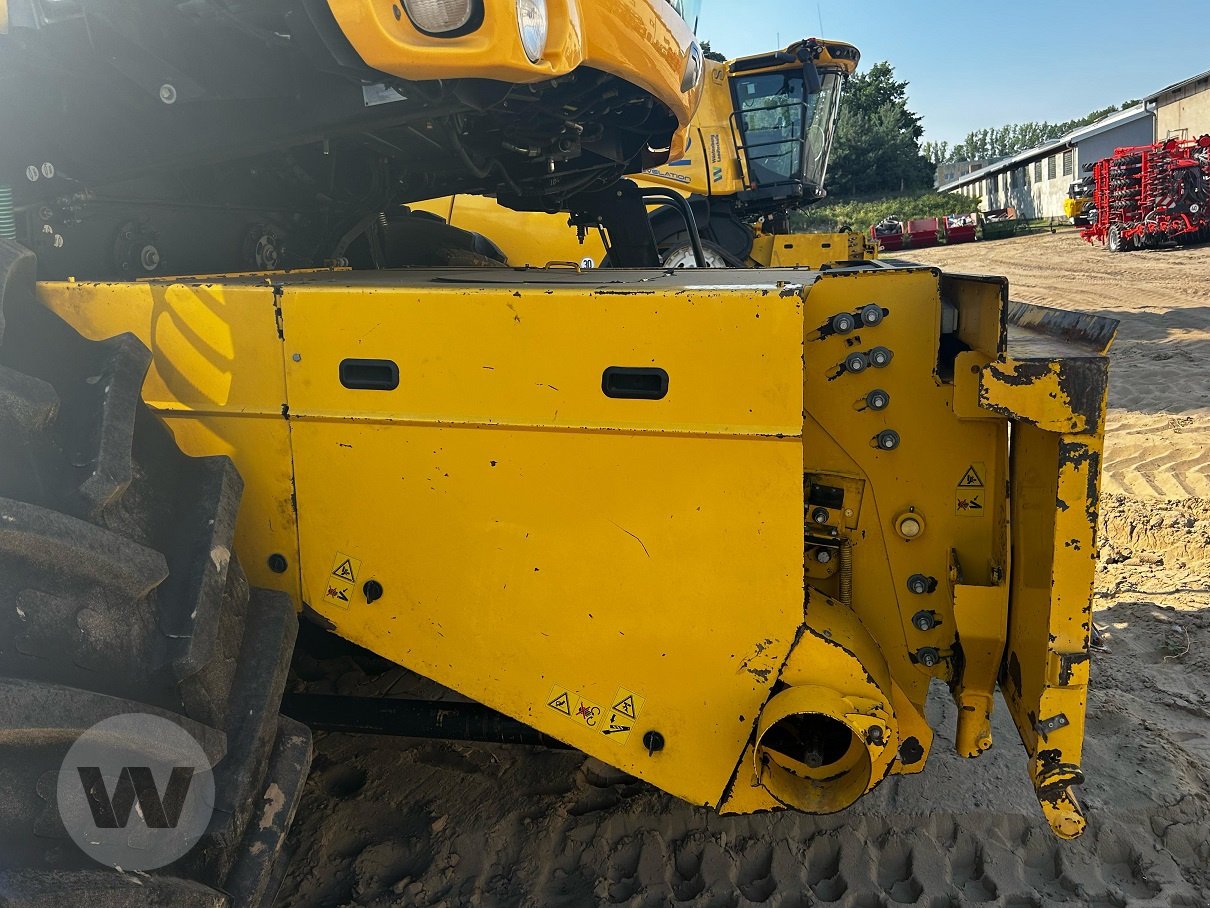 Mähdrescher des Typs New Holland CR 9070 ELEV, Gebrauchtmaschine in Dedelow (Bild 5)