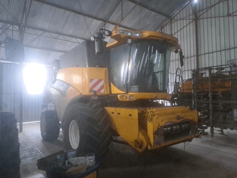 Mähdrescher tip New Holland CR 9070, Gebrauchtmaschine in PITHIVIERS Cedex (Poză 1)