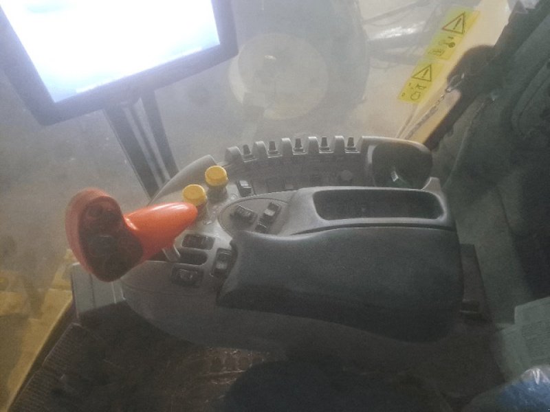 Mähdrescher tip New Holland CR 9070, Gebrauchtmaschine in PITHIVIERS Cedex (Poză 4)