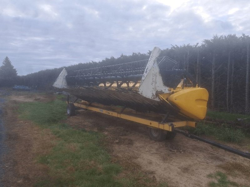 Mähdrescher tip New Holland CR 9070, Gebrauchtmaschine in PITHIVIERS Cedex (Poză 6)