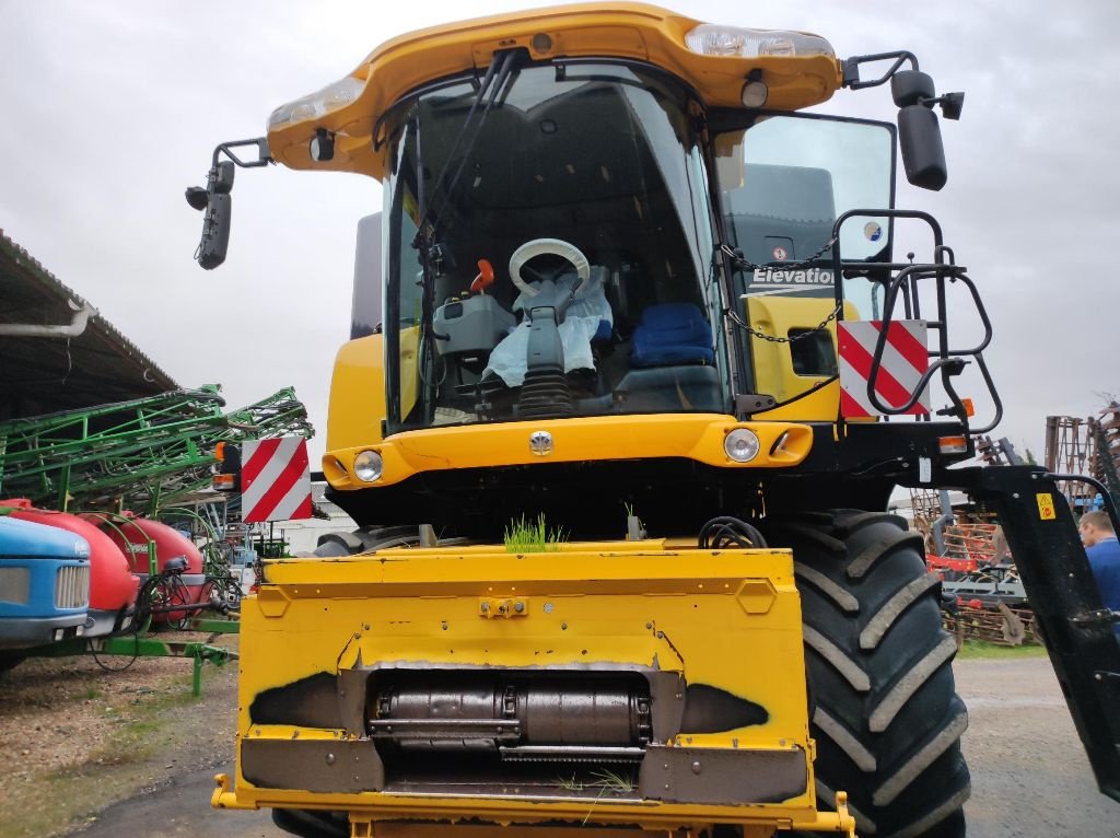 Mähdrescher des Typs New Holland CR 9070, Gebrauchtmaschine in FRESNAY LE COMTE (Bild 5)
