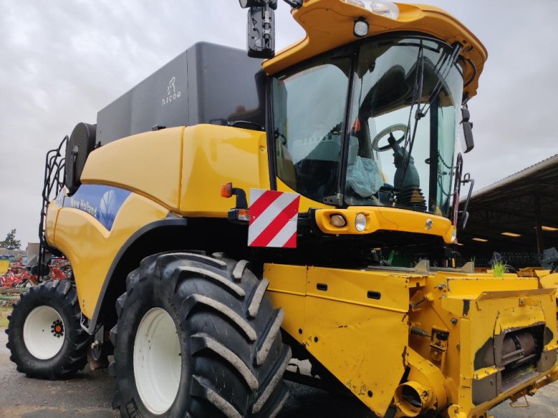 Mähdrescher Türe ait New Holland CR 9070, Gebrauchtmaschine içinde FRESNAY LE COMTE (resim 1)