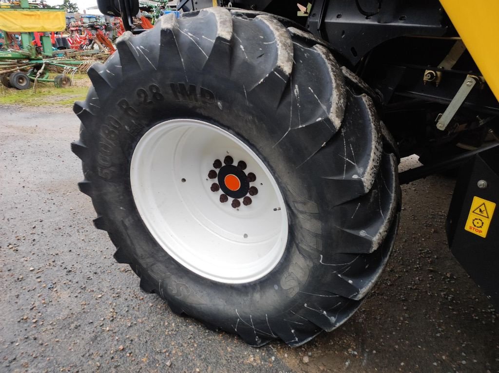 Mähdrescher des Typs New Holland CR 9070, Gebrauchtmaschine in FRESNAY LE COMTE (Bild 7)