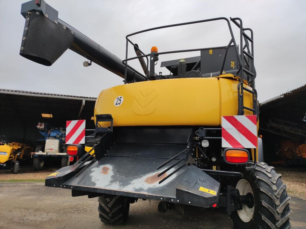 Mähdrescher des Typs New Holland CR 9070, Gebrauchtmaschine in FRESNAY LE COMTE (Bild 4)