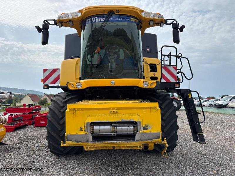 Mähdrescher des Typs New Holland CR 9070, Gebrauchtmaschine in ROYE (Bild 4)