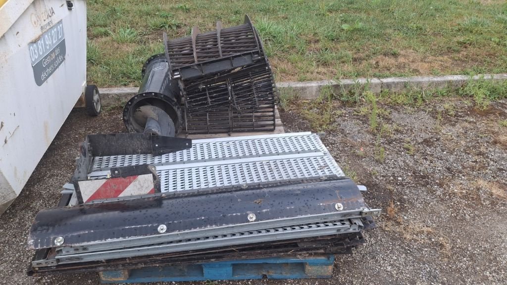 Mähdrescher del tipo New Holland CR 9070, Gebrauchtmaschine In CHEMAUDIN ET VAUX (Immagine 10)