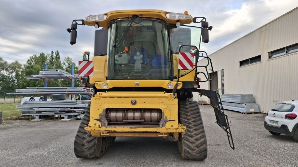 Mähdrescher del tipo New Holland CR 9070, Gebrauchtmaschine In CHEMAUDIN ET VAUX (Immagine 2)