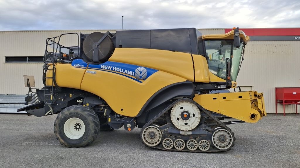 Mähdrescher del tipo New Holland CR 9070, Gebrauchtmaschine In CHEMAUDIN ET VAUX (Immagine 4)