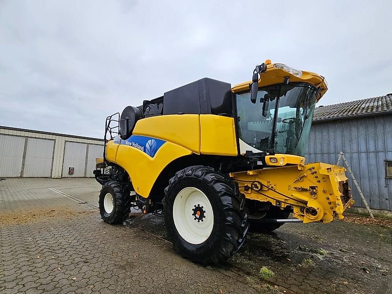 Mähdrescher des Typs New Holland CR 9080 mit Brandschaden, Gebrauchtmaschine in Honigsee (Bild 12)