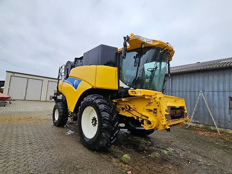 Mähdrescher des Typs New Holland CR 9080 mit Brandschaden, Gebrauchtmaschine in Honigsee (Bild 11)