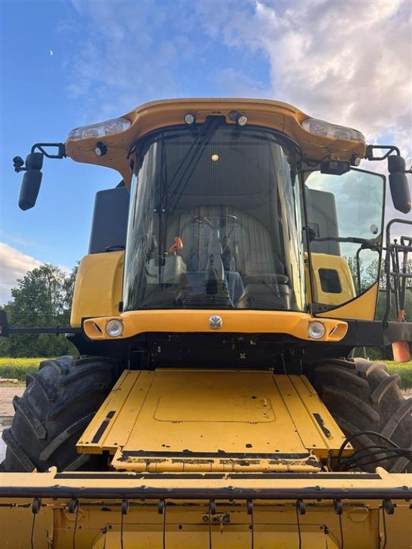 Mähdrescher of the type New Holland CR 9080 SLS Incl Varifeed 9,1 meter skærebord. SLS., Gebrauchtmaschine in Kolding (Picture 5)