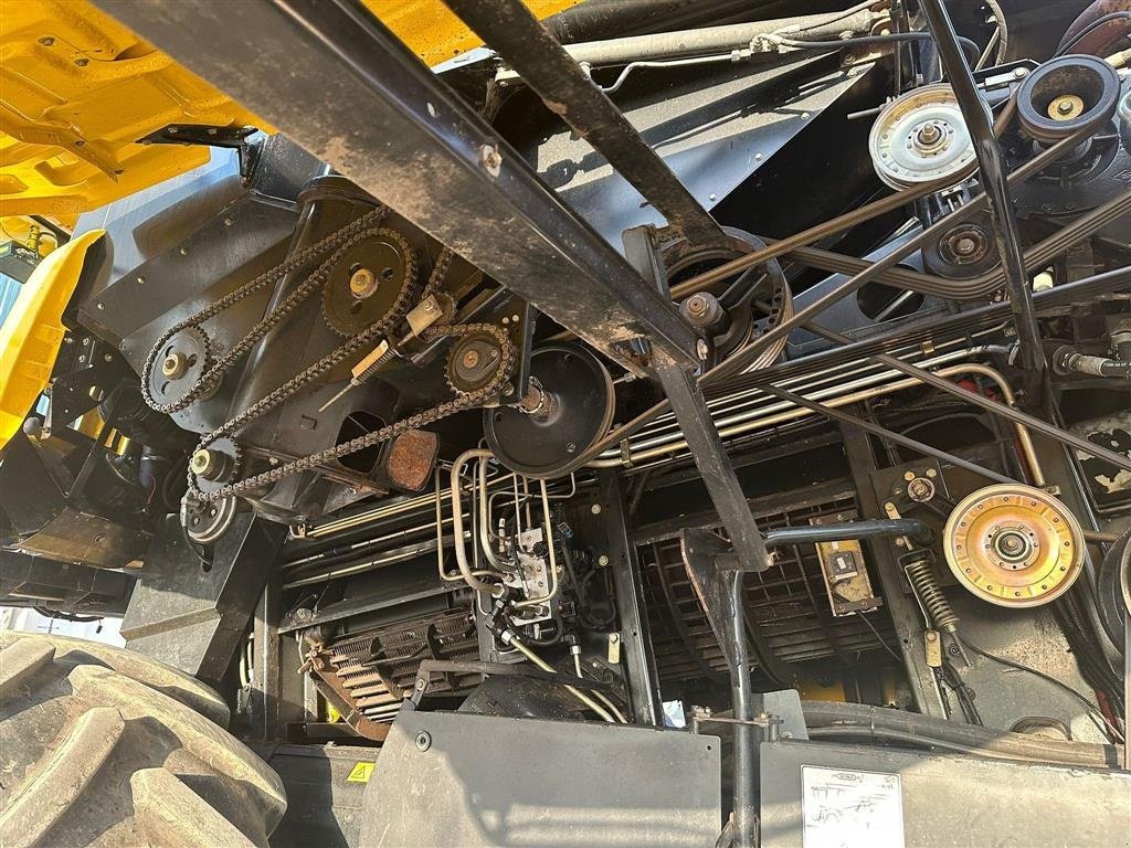 Mähdrescher of the type New Holland CR 9080 SLS Incl Varifeed 9,1 meter skærebord. SLS., Gebrauchtmaschine in Kolding (Picture 15)