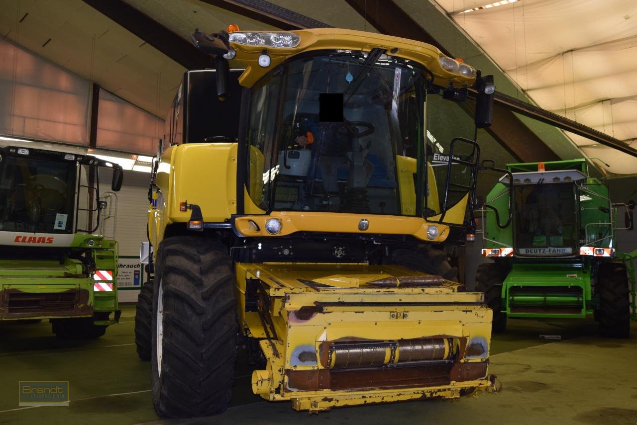 Mähdrescher of the type New Holland CR 9090 Elevation, Gebrauchtmaschine in Oyten (Picture 2)