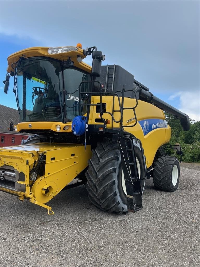 Mähdrescher Türe ait New Holland CR 9090 SLH Elevation, Gebrauchtmaschine içinde Hadsten (resim 3)