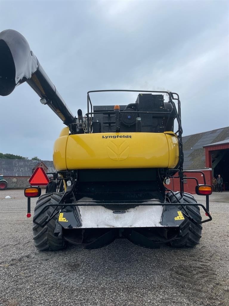 Mähdrescher Türe ait New Holland CR 9090 SLH Elevation, Gebrauchtmaschine içinde Hadsten (resim 7)