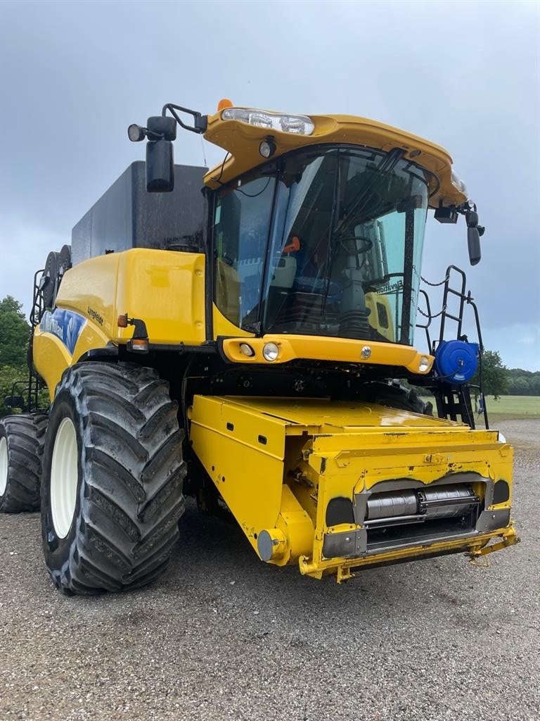 Mähdrescher Türe ait New Holland CR 9090 SLH Elevation, Gebrauchtmaschine içinde Hadsten (resim 1)