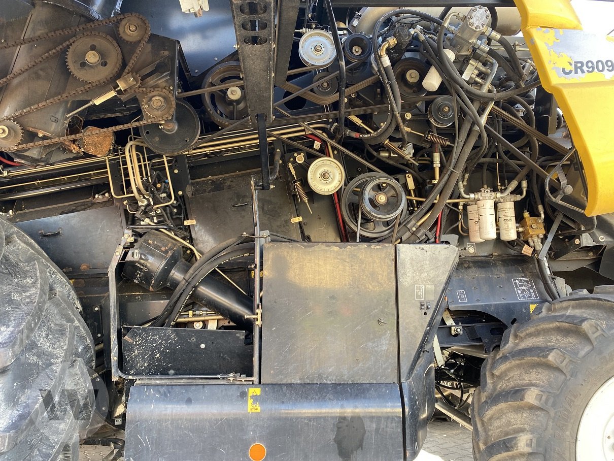 Mähdrescher des Typs New Holland CR 9090, Gebrauchtmaschine in Jördenstorf (Bild 7)