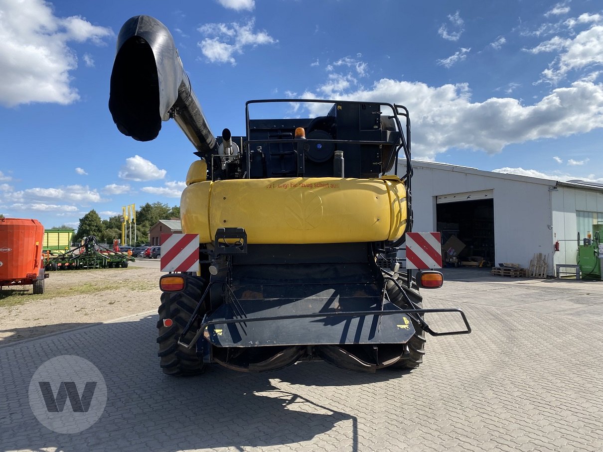 Mähdrescher des Typs New Holland CR 9090, Gebrauchtmaschine in Jördenstorf (Bild 8)