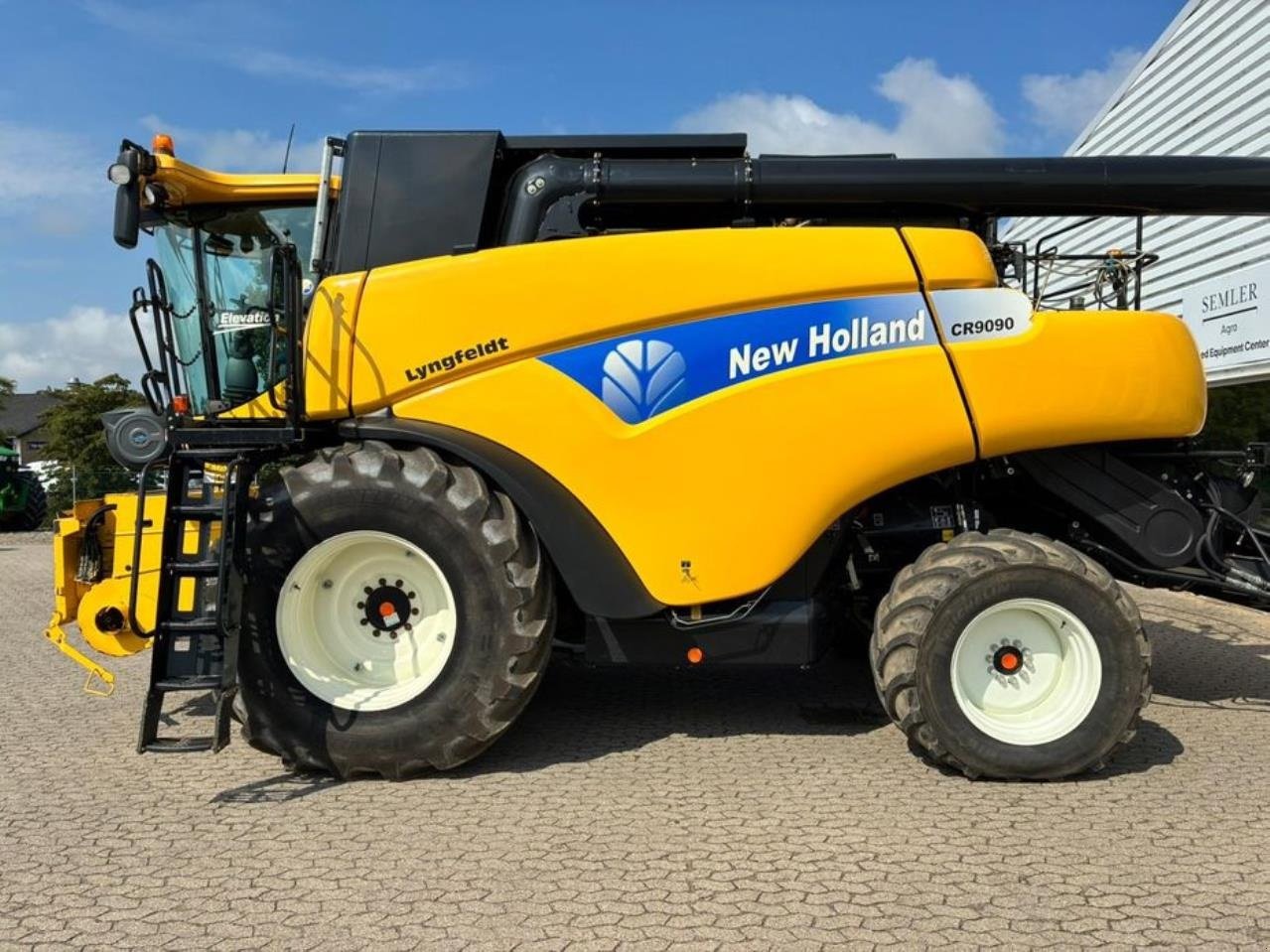 Mähdrescher of the type New Holland CR 9090, Gebrauchtmaschine in Trige (Picture 2)