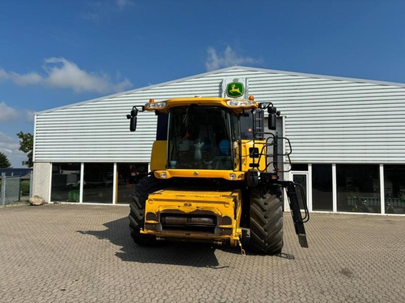 Mähdrescher del tipo New Holland CR 9090, Gebrauchtmaschine In Trige (Immagine 1)