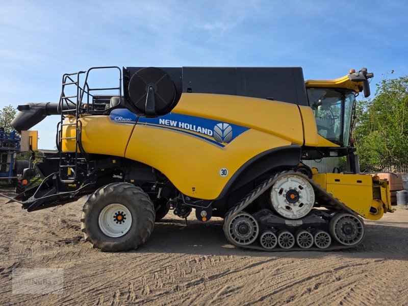 Mähdrescher des Typs New Holland CR 9090, Gebrauchtmaschine in Prenzlau (Bild 2)