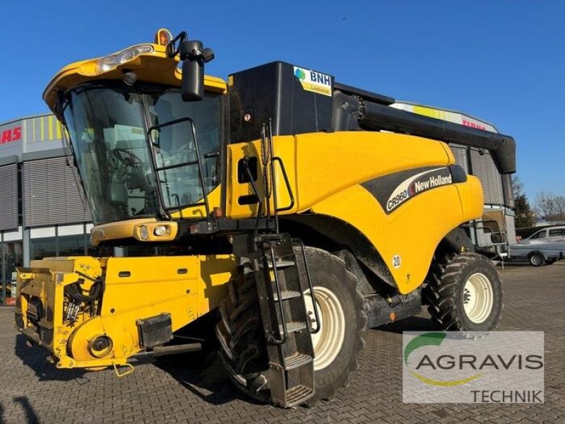 Mähdrescher of the type New Holland CR 960, Gebrauchtmaschine in Salzkotten