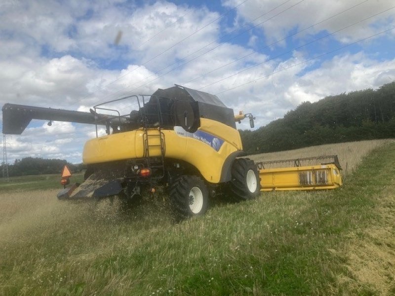Mähdrescher tip New Holland CR 980 1050er hjul og 30Fod 4 hjulstræk, Gebrauchtmaschine in Nørager (Poză 12)