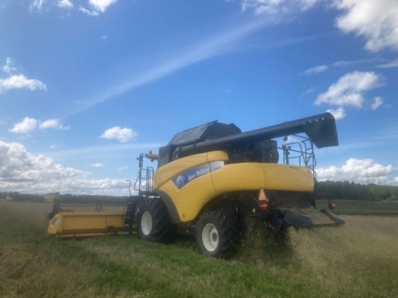 Mähdrescher tip New Holland CR 980 1050er hjul og 30Fod 4 hjulstræk, Gebrauchtmaschine in Nørager (Poză 10)