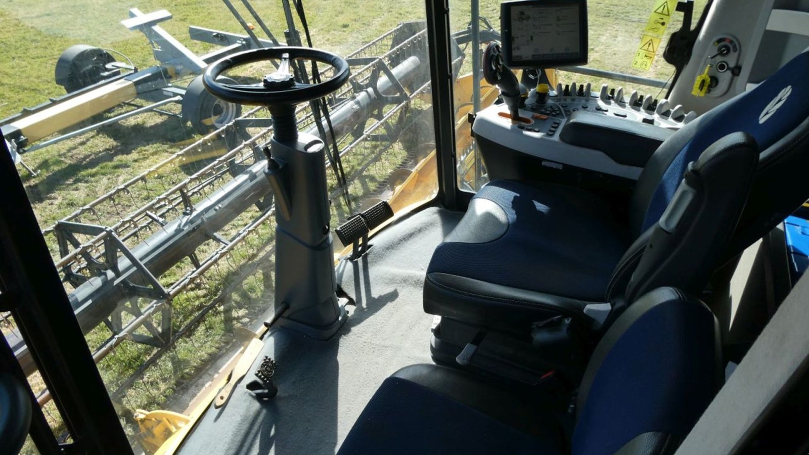 Mähdrescher des Typs New Holland CR 980 Bælte maskine. Med RTK og 12 meter skærebord., Gebrauchtmaschine in Kolding (Bild 8)