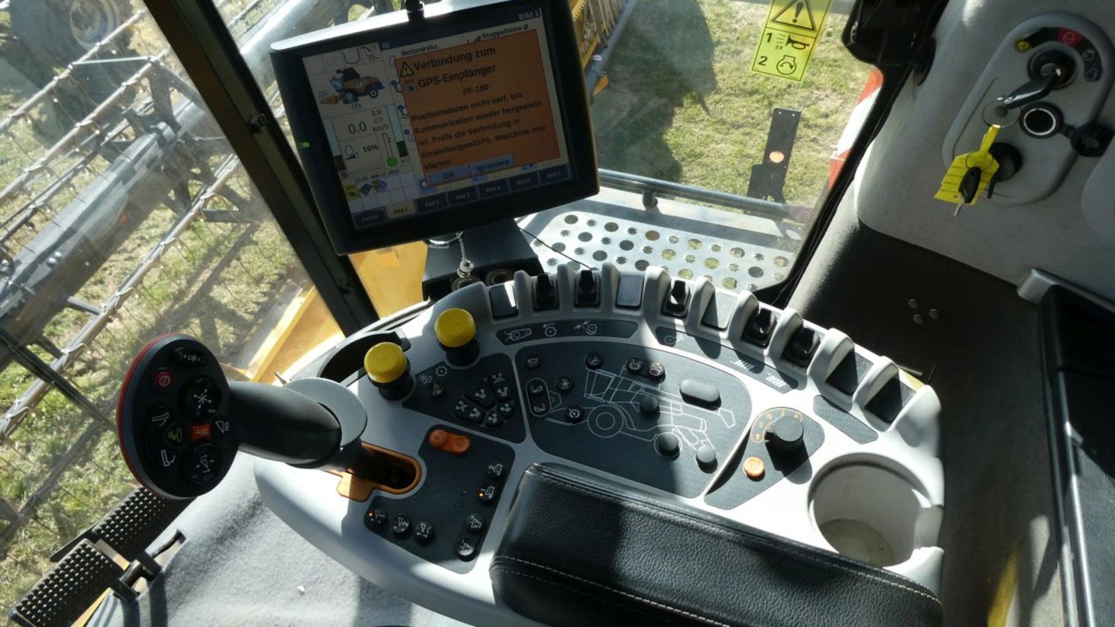 Mähdrescher des Typs New Holland CR 980 Bælte maskine. Med RTK og 12 meter skærebord., Gebrauchtmaschine in Kolding (Bild 9)