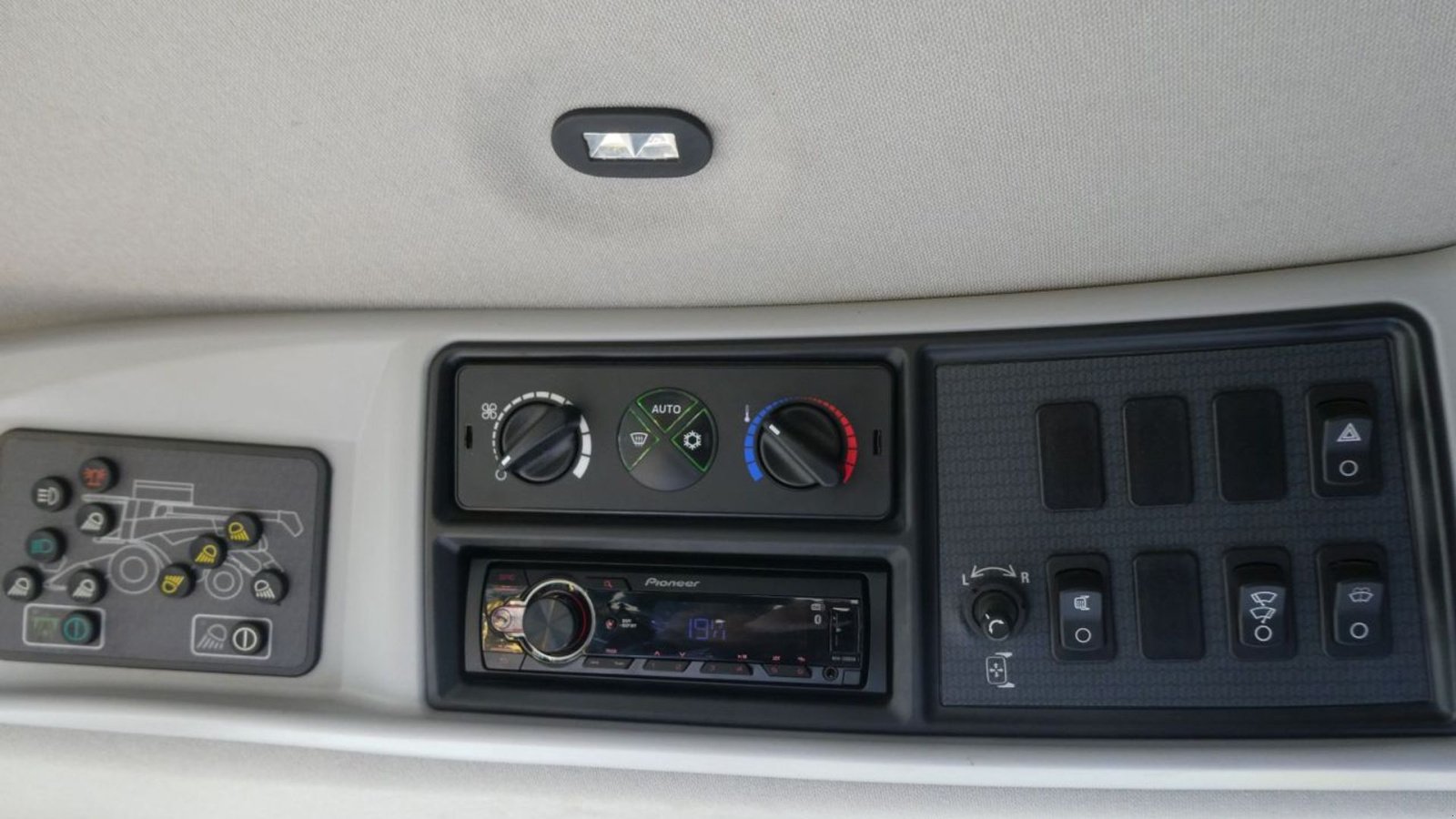 Mähdrescher des Typs New Holland CR 980 Bælte maskine. Med RTK og 12 meter skærebord., Gebrauchtmaschine in Kolding (Bild 12)